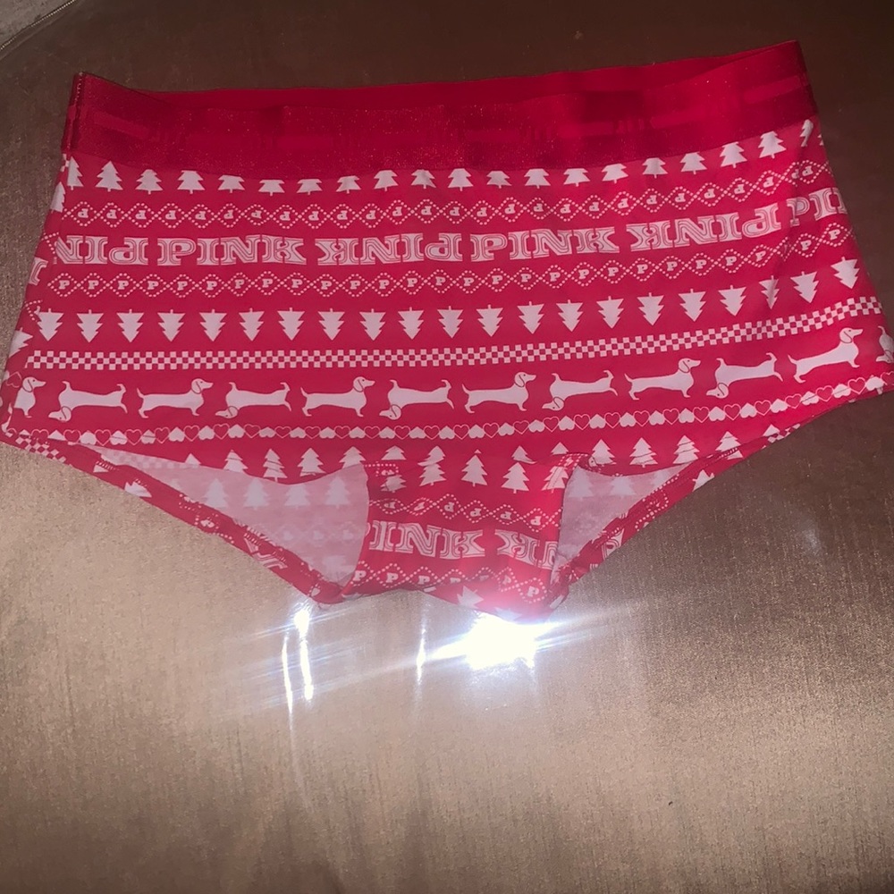 Selling Victoria’s Secret underwear nwt any questions ask 😊💕